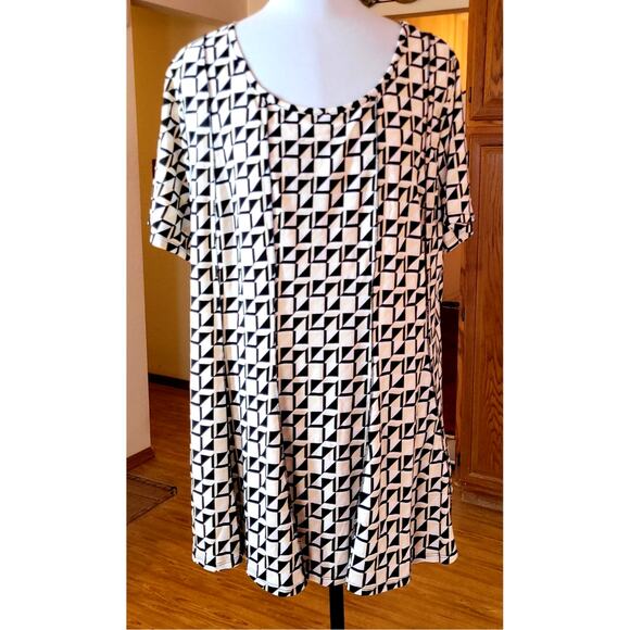 Cocomo Womens Blouse Plus 2X Geometric Print Stretch SS Pullover Mature Normcore - Picture 2 of 7